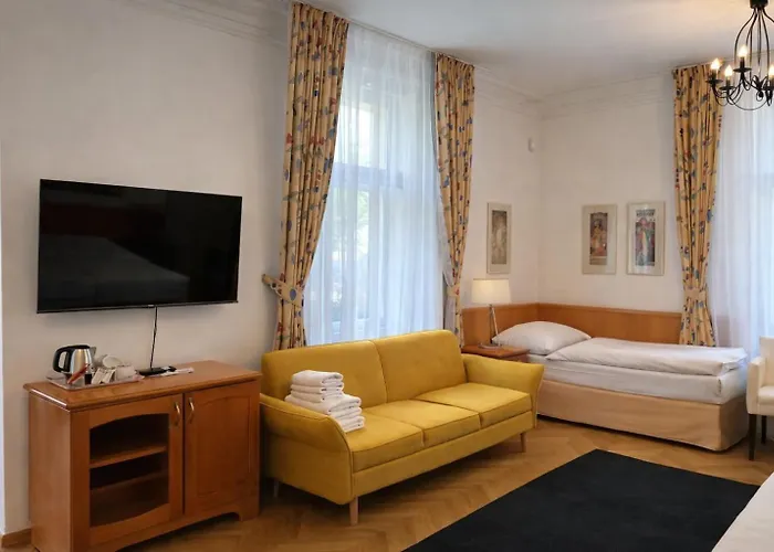 Residence Dykova - Former Pension Jana, Domov Mladeze