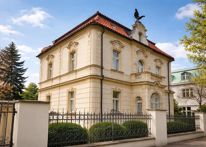 Residence Dykova - Former Pension Jana, Domov Mladeze